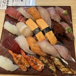 鮨 今井学 - <サービスランチ>
                                ◆（上段）にぎり寿司盛り12貫（赤だし付）（1,800円）
                                ◆（下段）にぎり寿司盛り10貫（赤だし付）（1,500円）