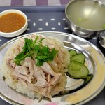 トーキョーカオマンガイ食堂 - カオマンガイ890円ご飯大盛り100円茹で鶏2分の1追加330円。