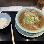 新橋ニューともちんラーメン 川崎駅前店 - 