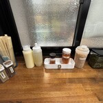 無冠  阿佐ヶ谷 - 卓上調味料たち フライドオニオンありがたい