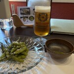 割烹蒲焼 横浜八十八 吉田町店 - 茶豆と生ビールです。