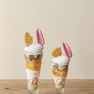 美術館の展示コンセプトに合わせたコラボパフェが楽しめる