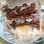 パリジェンヌ洋菓子店 - 土台はビスケット。