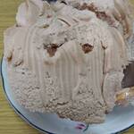 パリジェンヌ洋菓子店 - クリームはとっても濃厚。