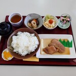 心牧園 ココペリ - 料理写真:●日替わりランチ　600円

●食後のコーヒー　＋100円

合計　700円　を注文してみた

おいおい、注文から僅か3分でランチが出てきたぞっ❗️
まるで、カップラーメンレベルの速さだなあ