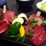 Yakinikuharaichi - 【ランチ】赤四種盛り定食