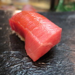 日本橋橘町　都寿司 - 大間の鮪中トロ握り