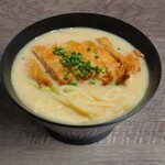 九州名物とめ手羽 - とめチキがのった白湯うどん
