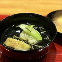 おおたに - しらすと枝豆真丈、蓴菜のお椀