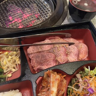 炭火焼肉 東海苑_1