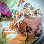 イラヨイ - グリーンカレーと合わせた、大きなカットのアカマチは、臭みは微塵もありません。雑穀米も良き。