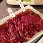 世田谷家系焼肉 壺ほる - ハラミ食べ比べ：４種類のうちいくつかは解凍加減がねぇ