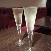 スペイン料理 La Cazuela 三ノ宮 ミント神戸店 - なみなみスパークリングワイン（780円）