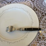 ミュゼ・ドゥ・アッシュ - このフォーク
      めちゃくちゃ食べやすかったです
      
      コレも、フランスのメーカー“ラギオール”製の
      カトラリー
      お店のこだわりを感じます♡