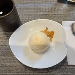 神戸ハーバーランド 三田屋 - 自家製ジェラート、温かいお茶