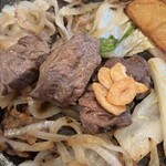 神戸ハーバーランド 三田屋 - ガーリックチップを乗せて