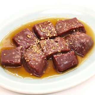 新鮮厚切り牛レバー869円（税込み）