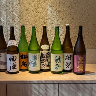 魚介との相性抜群の銘酒がズラリ。定番から希少な限定銘柄も。