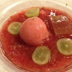 パッソ・ア・パッソ - イチジクのシャーベット　ルバーブのソースで