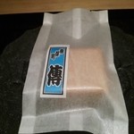 神保町 傳 - （2014/10　訪問）★この日のイチバン★
      最中。フォアグラ、きゅうりの漬物、グァバ入り。