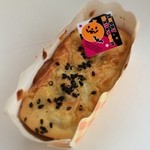 プティパ - スイートポテト(100円)。優しい味わいの生地には、小さくカットされたポテト達がギッシリ。しっかり、だけど上品さもあるほっこりホクホク感♫