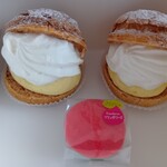 アトリエ・ペイサージュ - 料理写真:ダブルシュー￥270 　マカロンおまけ