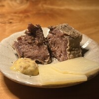 カルネジーオ イースト - お通しが美味しいと全てが高まる。