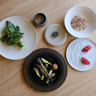 在东京的法式餐厅积累经验的主厨精心准备的推荐套餐