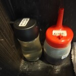 中華ソバ 伊吹 - 味変の超兵器・マルハンの薄口醤油とお酢