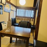 そば処 新ばし - レトロな店内