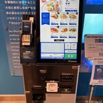 オーシャン - 注文機で注文して先払い　注文機は２台あります　　発券すると自動でオーダーが入るので　　　　　　　券を渡す必要無く、呼ばれたら取りに行きます