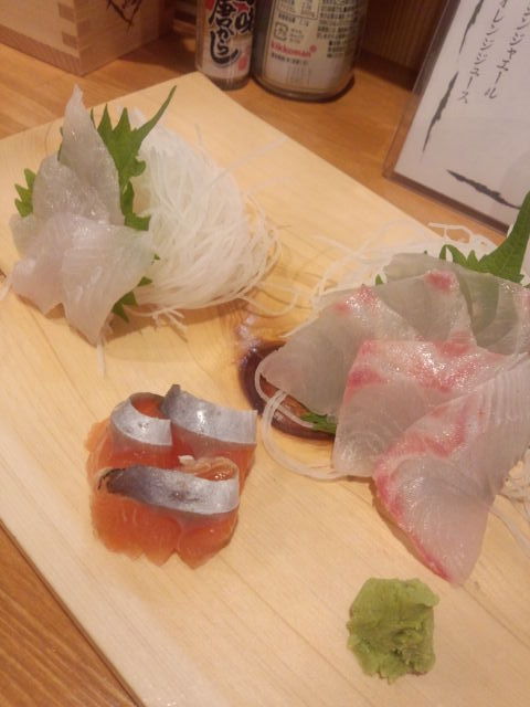 地酒が揃うオール３９０円の海鮮立ち飲み By ダブルクリーム 魚升 ウオマス 水道橋 魚介料理 海鮮料理 食べログ