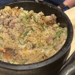 近江焼肉ホルモンすだく - 土手焼き中！オコゲが美味そう