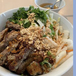 ミス・サイゴン - ブンチャー(巻揚げと豚肉焼きのせビーフン)¥950