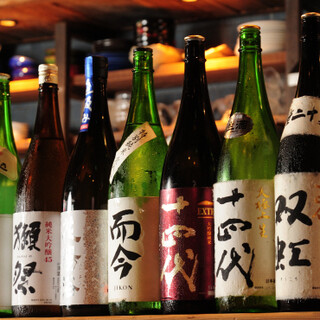 その時季の日本酒を飲み比べ。プレミア含む飲み放題あり◎