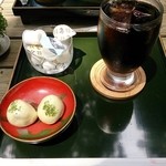 苔筵 - アイスコーヒーと饅頭で500円