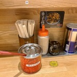 とんこつらぁ麺 松もと - 卓上の味変部隊　※替え玉の際に、胡麻だけ使いました