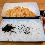 和幸 ラスカ茅ケ崎売店 - ロースかつ弁当(とんかつそーす達と…)。