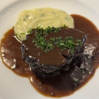 レストラン アルティザン（restaurant Artisan） - 北海道産 ヒグマの赤ワイン煮