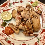 炉ばたノ玉屋 - 薩摩地鶏が抜群の火入れで様々な部位を味わえて最高