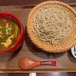 木鶏 - 信州吟醸豚のバジルつけそば　つけ合わせはズッキーニの浅漬け