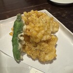木鶏 - 黒胡椒が効いてるとうもろこしのかき揚げ