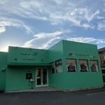 ミュゼ・ドゥ・アッシュ - 以前は“紅”のお色でしたが（オレンジの濃い色?かな）
      今は、緑