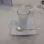 シャトー　ラ・パルム・ドール - ◯お口直しのグラニテ
グラスに入ったレモン風味のシャーベットとなる