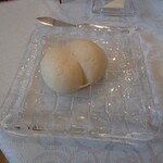 シャトー　ラ・パルム・ドール - 1回目は白い柔らかなパンが提供されている