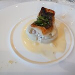 シャトー　ラ・パルム・ドール - アイナメは皮目パリッと焼かれていて
香ばしい香りと味わいが良い感じで

ミネラル感、旨味のある塩の味わいが付けられていた

食べてみると、プリッと食感で旨味があり
これは良いよねえ♪