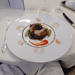 シャトー　ラ・パルム・ドール - ◯特選肉料理（選択制）
三重県玉城町の玉城豚を
網焼きでじっくりとジューシーに焼き上げ
下にはさつまいもを柔らかく煮込んだ物、周りに茄子
たけのことししとうをオーブン焼きにした物