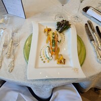 シャトー　ラ・パルム・ドール - ▷前菜
                    ◯伊勢鶏とかぼちゃのモンブラン仕立て
                    　カレー風味のヴィネグレットソース
                    真ん中には伊勢鶏のササミ、下にはカレーキャベツ
                    上にはかぼちゃのモンブラン
                    ヤングコーンやグリンピースを添え