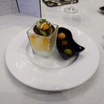 シャトー　ラ・パルム・ドール - ◯特製デザート
      小菓子と一緒に提供されている
      
      グラスのデザート
      下から生クリーム、オレンジチのパウンドケーキ
      マンゴームース、バニラムース
      一番上にはチョコレートとマンゴーのソルベ