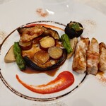 シャトー　ラ・パルム・ドール - そして、赤ピーマンピューレの

タバスコの様な辛味と酸味爽やかな
赤ピーマンのピューレの味わいが面白く

付け添えのナス、ししとう、たけのこ、さつまいも